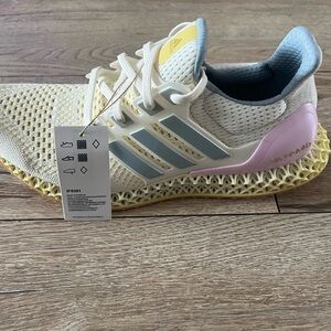 Adidas ultra 4D women’s size 10 (men’s 9)